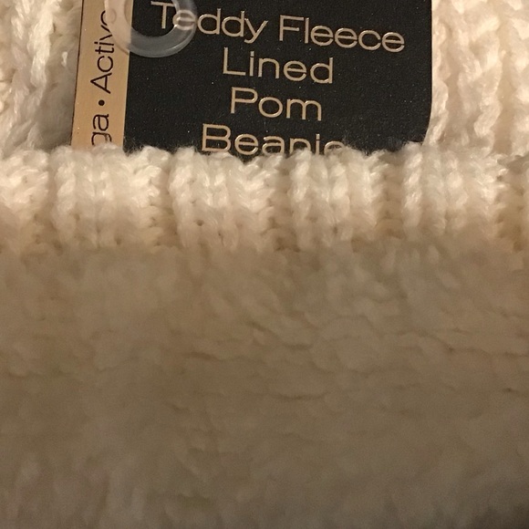 🎄🎄Apana Teddy Fleece Lined Pom Beanie! New with tags.🎄🎄 - Picture 2 of 5
